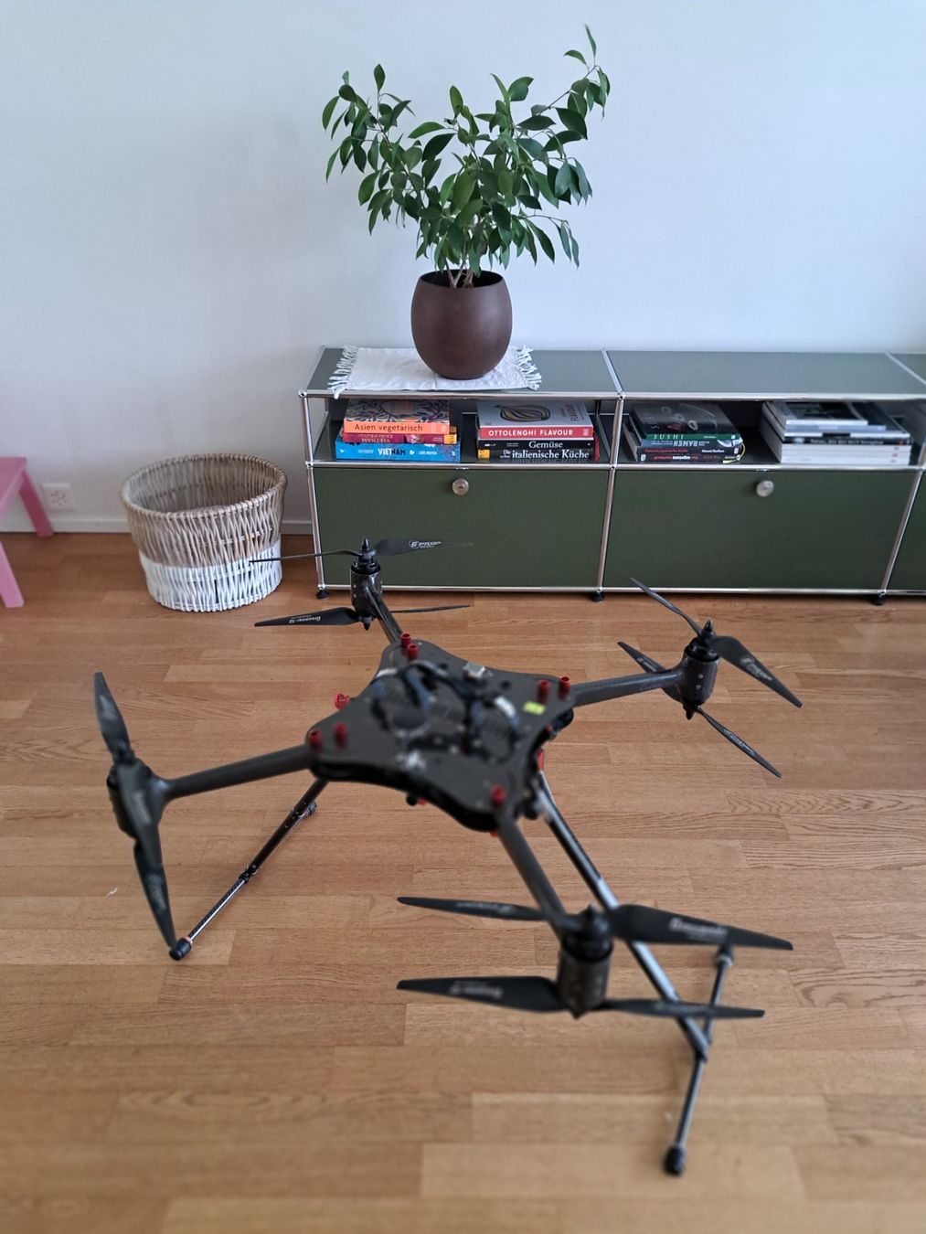 Modellismo RC: X8 Carbon Cortex Cine-Drohne – Usato da Bolligen venduto da thaichristen