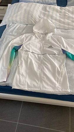 Schöne Adidas Laufjacke, Grösse S, neuwertig