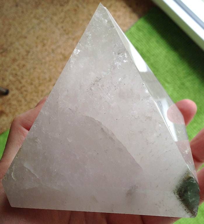 Minerali & Pietre curative: Quartz grande pyramide polie – Usato da Vevey venduto da zabounetta 1