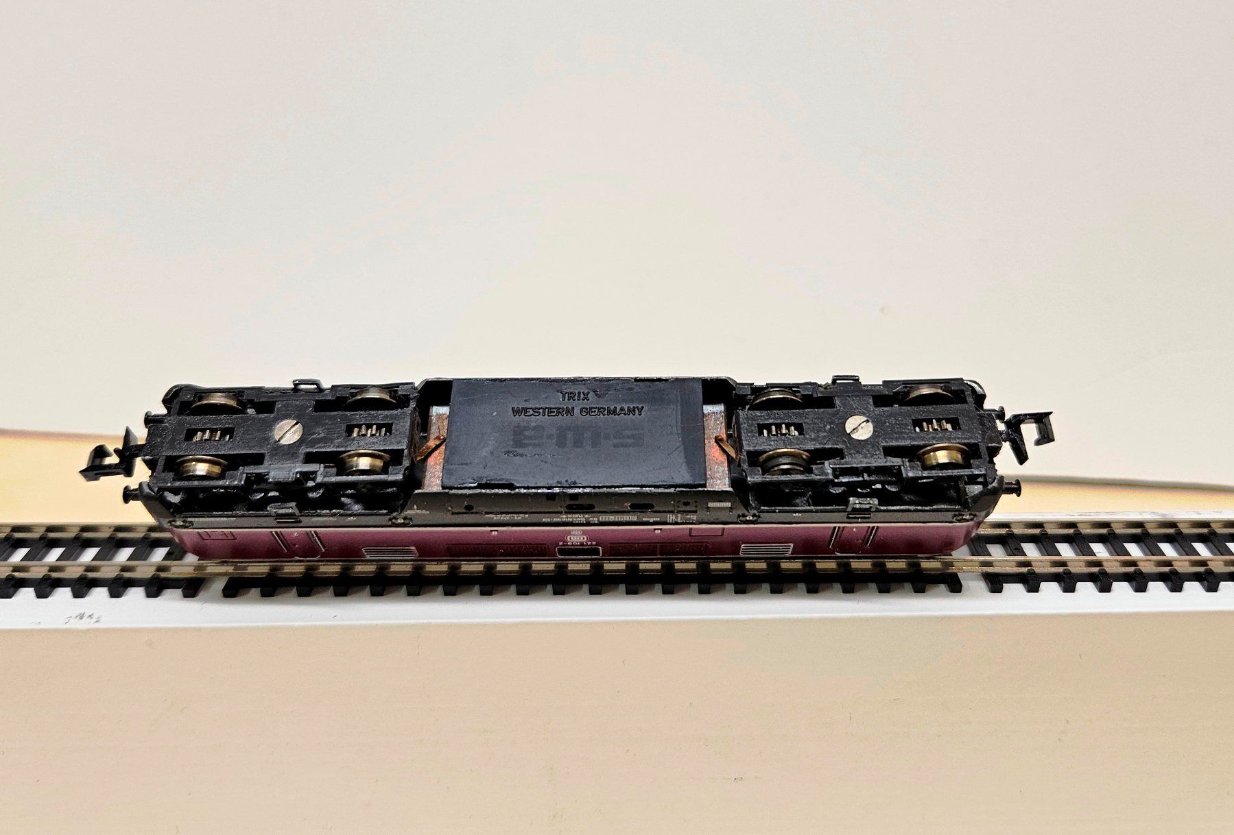 Trix Modellini di ferrovie: Minitrix Diesellok BR 221, analog – Usato da Oensingen venduto da Helo19 3