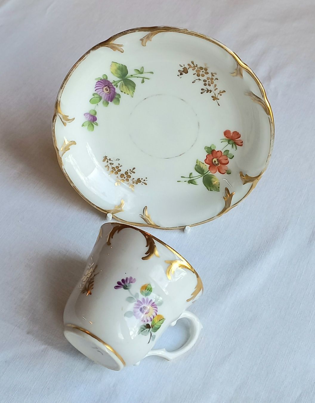 Tassen: Antike Kaffeetasse mit Unterteller, Blumendekor, Goldrand – Gebraucht aus Buchs AG von Dzirul 8