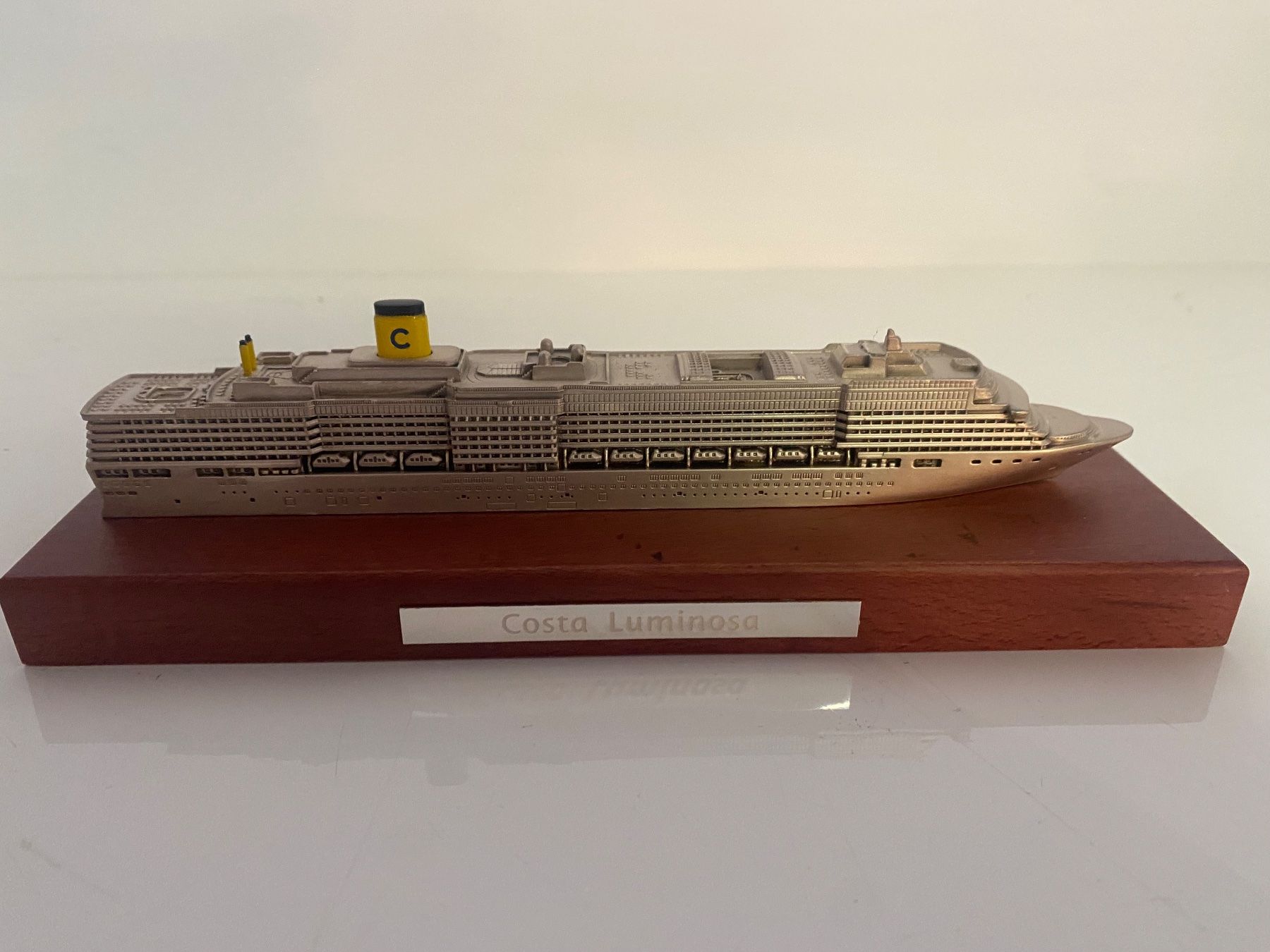 Modellbausätze & Standmodelle: Costa Luminosa Schiffsmodell - Rares Sammlerstück – Gebraucht aus Ballwil von ClassicGallery