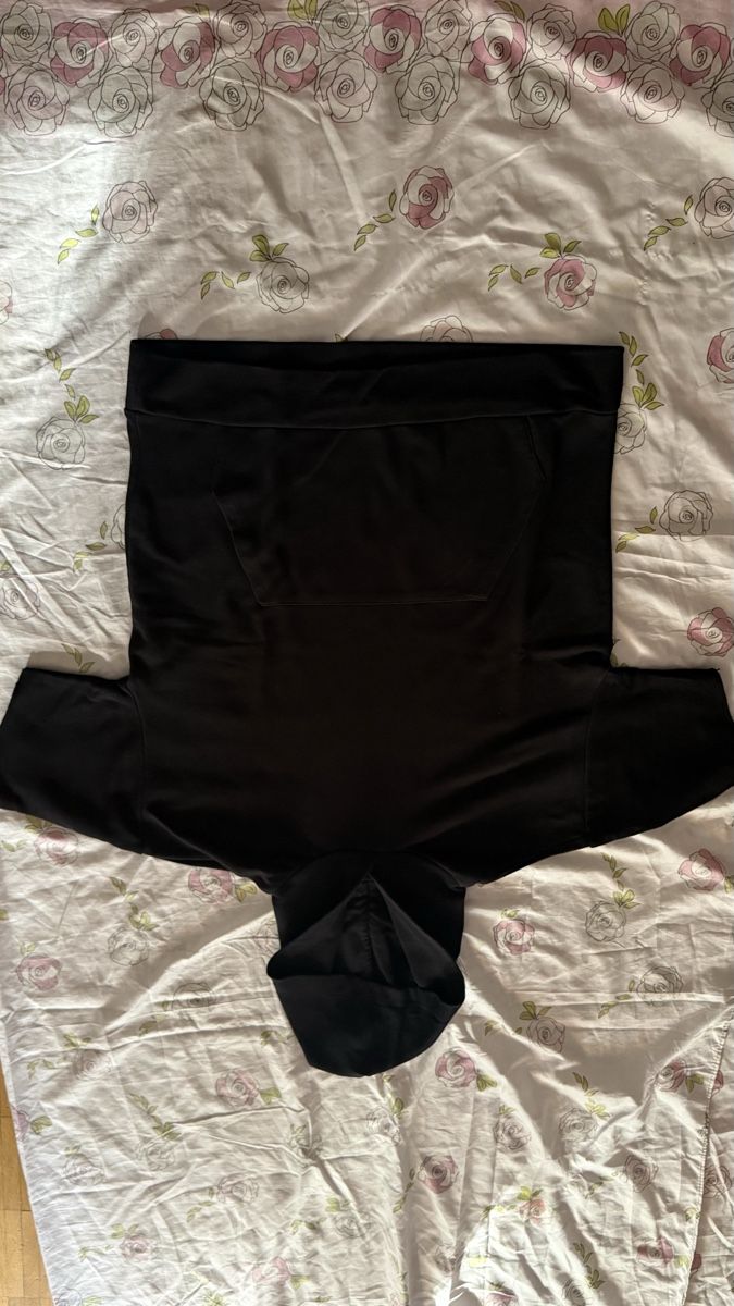 Pulls & Sweat-shirts: Sweat à capuche sans manches  – D'occasion à Biel/Bienne par glaewynnshop 1