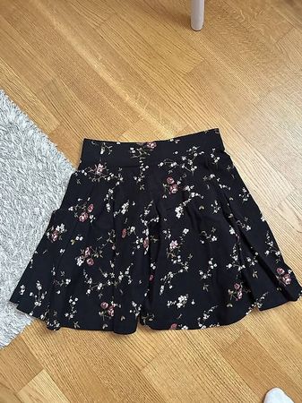 Rock mit Blumen