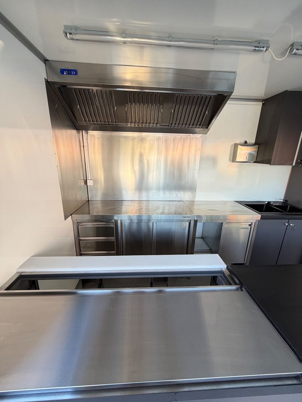Anhänger: Verkaufsanhànger/Foodtrailer – Neu (gemäss Beschreibung) aus Düdingen von GM2021 5
