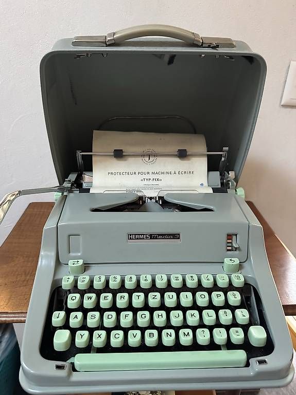 Machines à écrire: Machine à écrire Hermes 3000 – D'occasion à Le Châble VS par mtp_6k9b 2