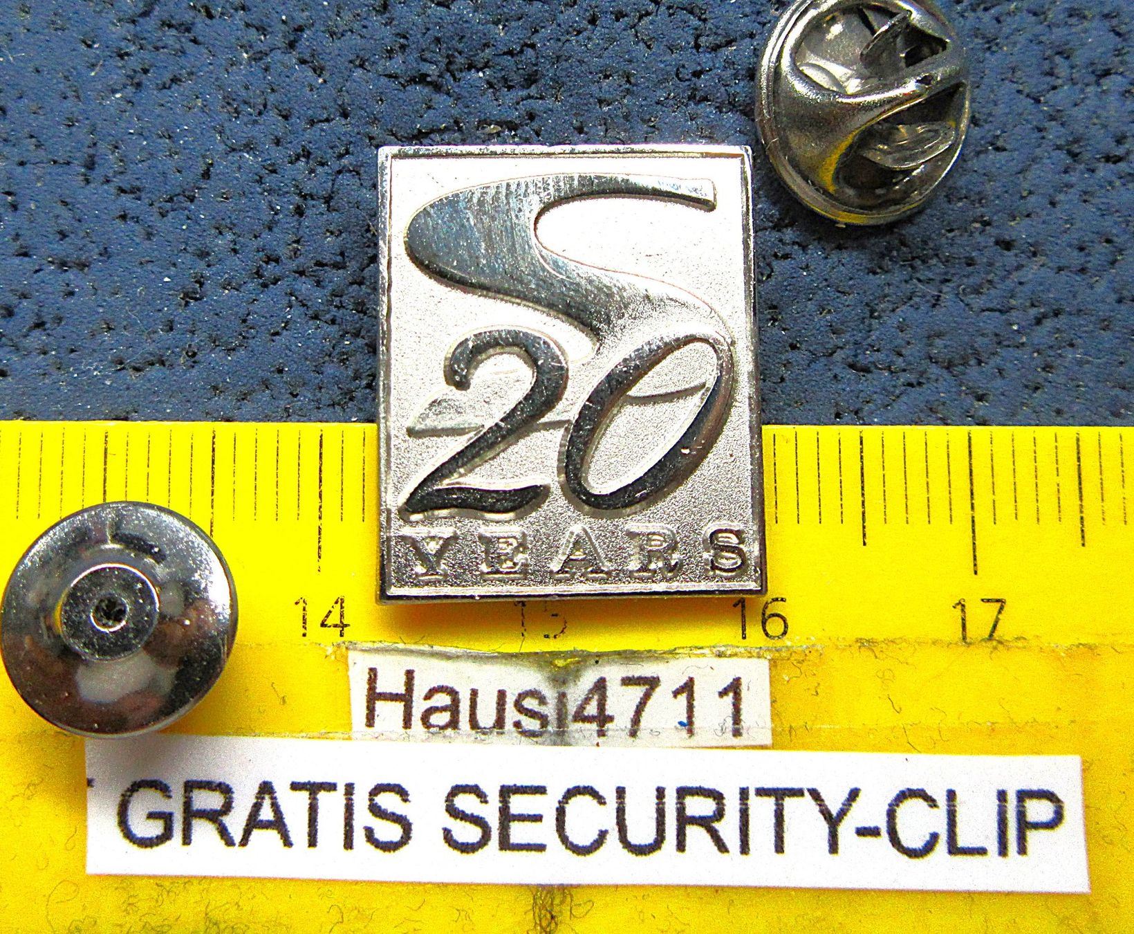 Placchette & Badge: S 20 YEARS PIN SILBRIG GEPRÄGT – Usato da Ettingen venduto da Hausi4711