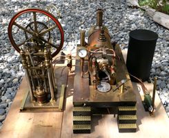 Stationäre Säulen-Dampfmaschine mit Kohlenkessel