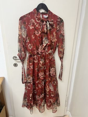 Langes Kleid Reserved Grösse S