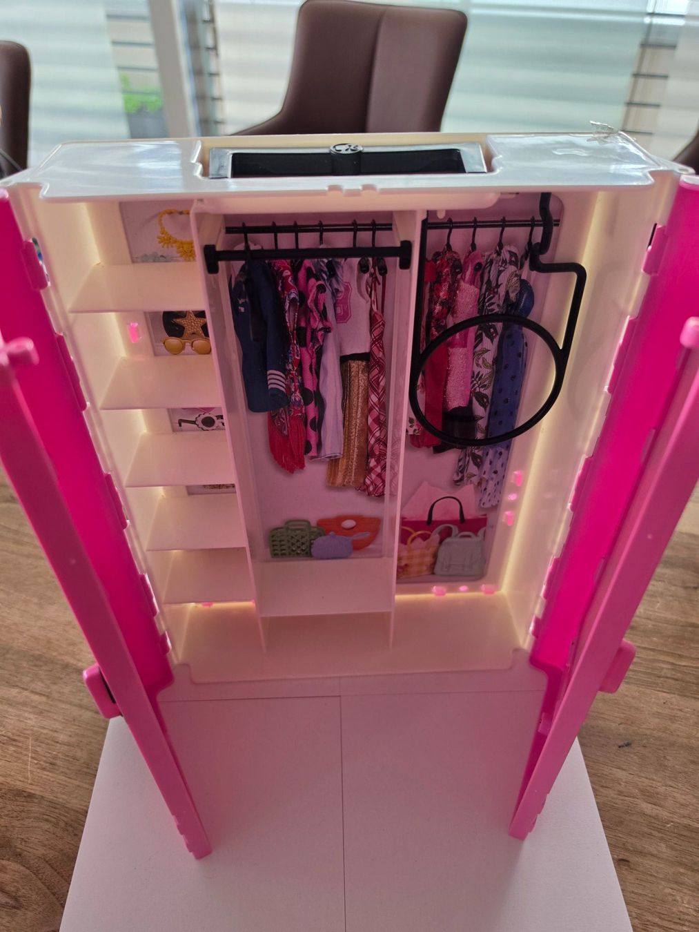 Spielzeuge: Barbie Kleiderschrank – Gebraucht aus Hildisrieden von Faye11 1