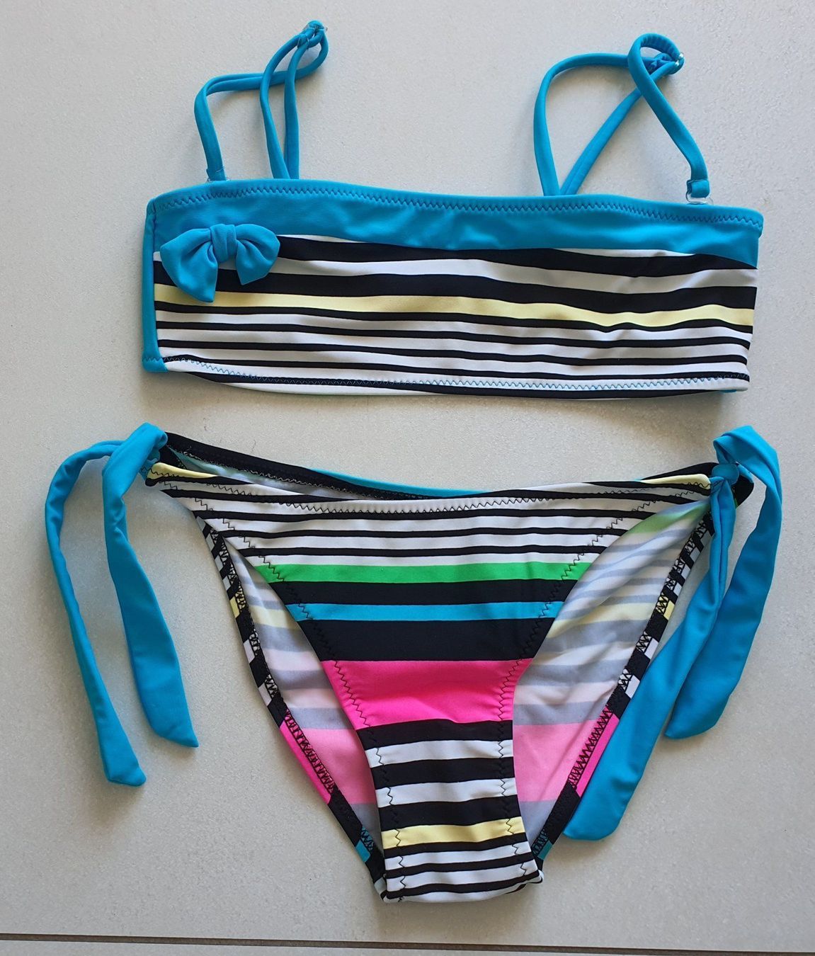 Badekleider & Bikinis: Joli bikini taille 9-10 ans – Gebraucht aus Vouvry von Arwenne