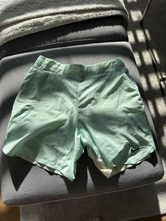 Nike DRI-FIT Shorts Gr. M Sommerliche Sportshorts leichte Mü