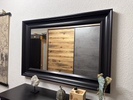 Wandspiegel mit breitem schwarzem Rahmen guter Zustand