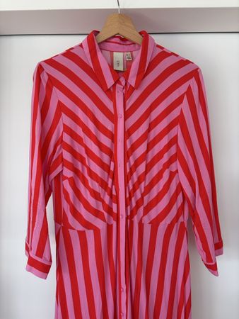 Kleid von YAS rot pink gestreift Grösse L