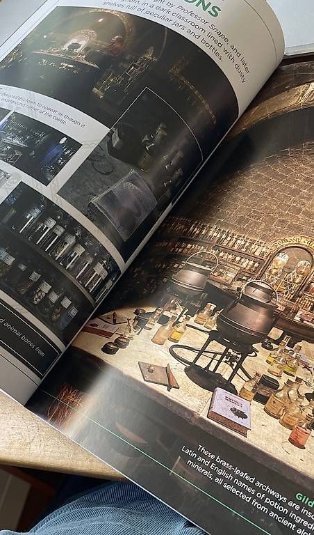 Bücher: The Making of Harry Potter - Official guide  – Gebraucht aus Dietlikon von VintageStudioZurich 3