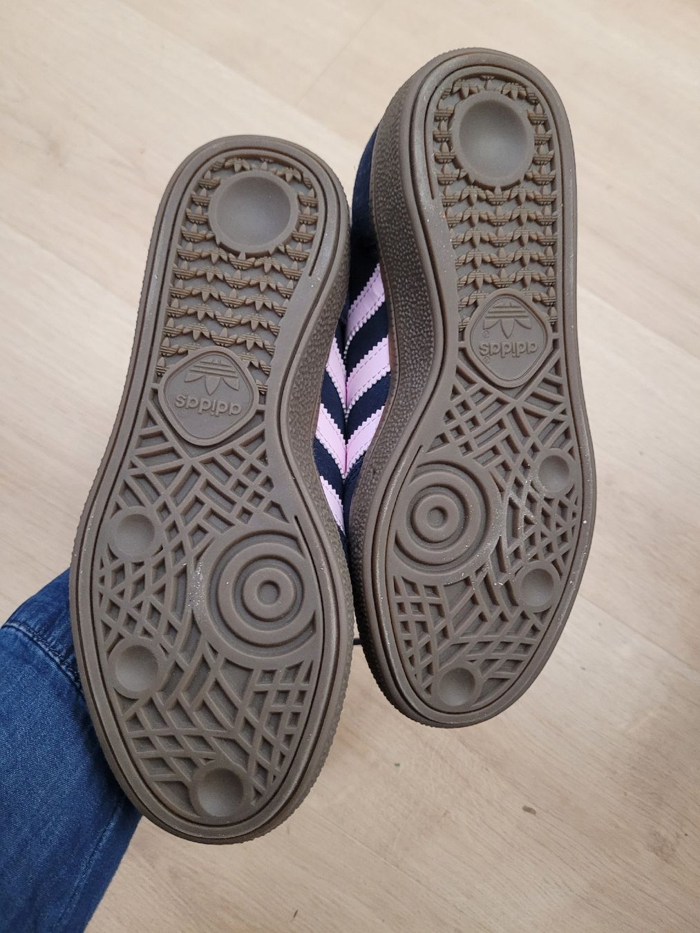 Adidas Chaussures filles: Gr. 35,5 Adidas – D'occasion à Lupsingen par sta_wgg5 5