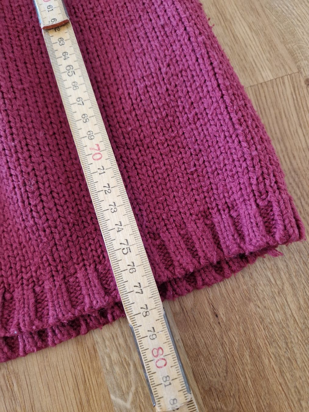Maglioni & Felpe: Strickpullover Esmara kurzarm weinrot Grösse 44/46  – Usato da Kulmerau venduto da Doene7 4