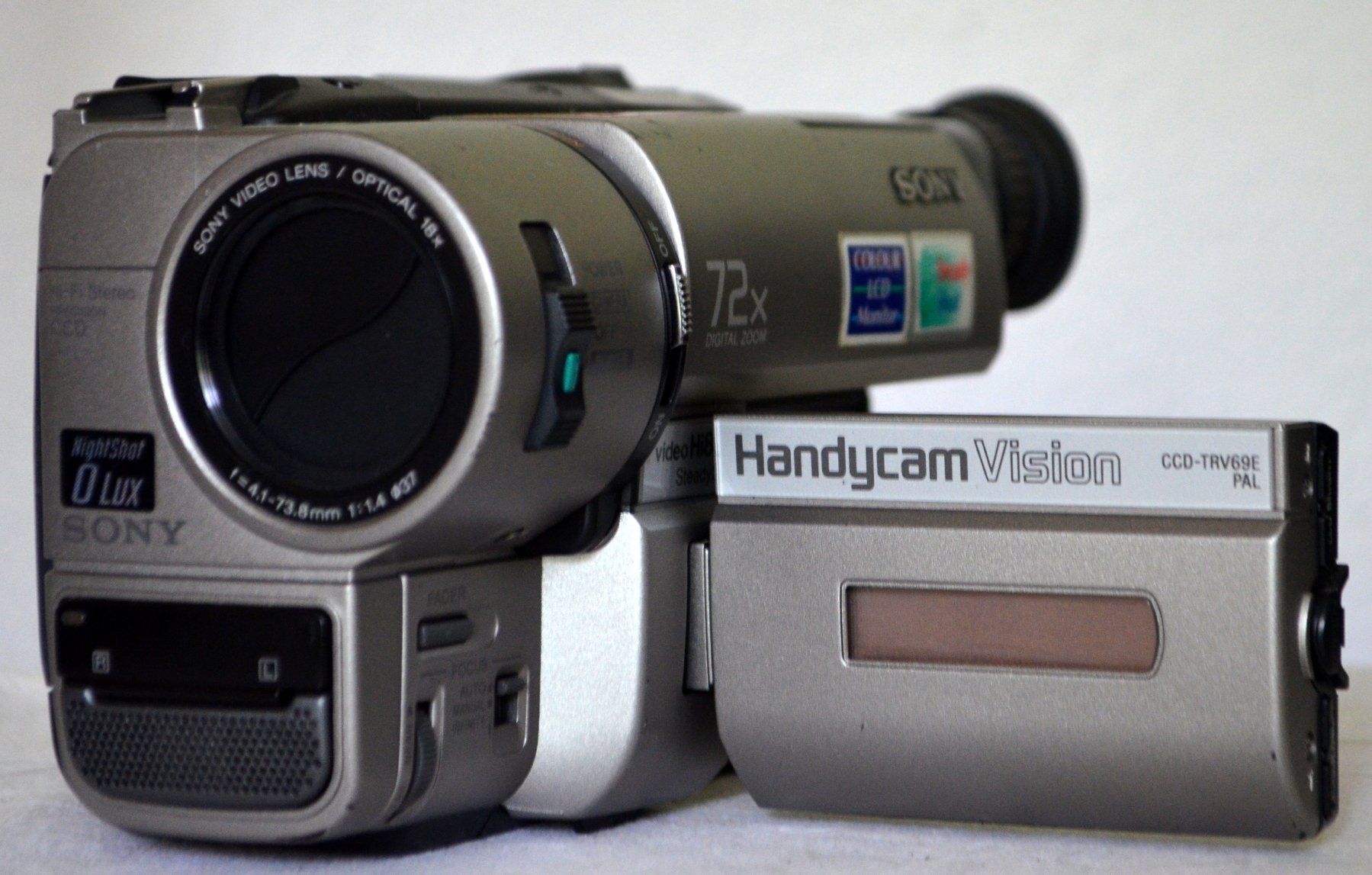 Sony Videocamere: Sony CCD-TRV69E Hi8  Camcorder / caméscope – Usato da Collonges venduto da arashee