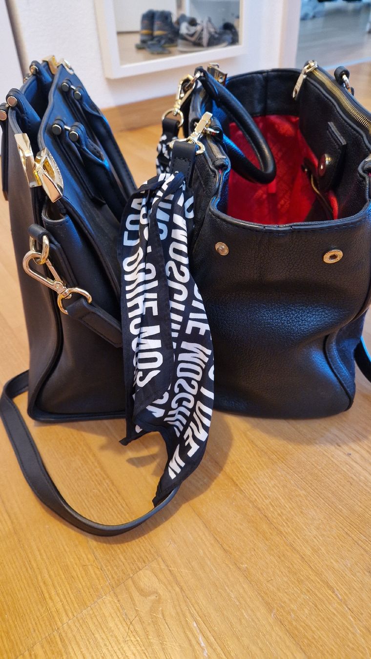 Moschino Sacs femmes: 2 Moschino Handtaschen – D'occasion à Steinhausen par Epifania91 1