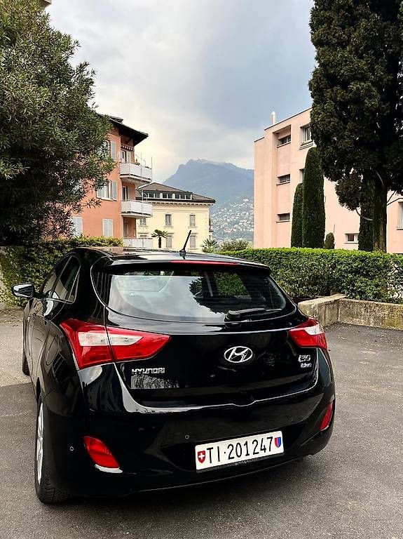 Hyundai Automobili: HYUNDAI i30 1.6 GDI Premium – Usato da Lugano venduto da kon_6kmj 1
