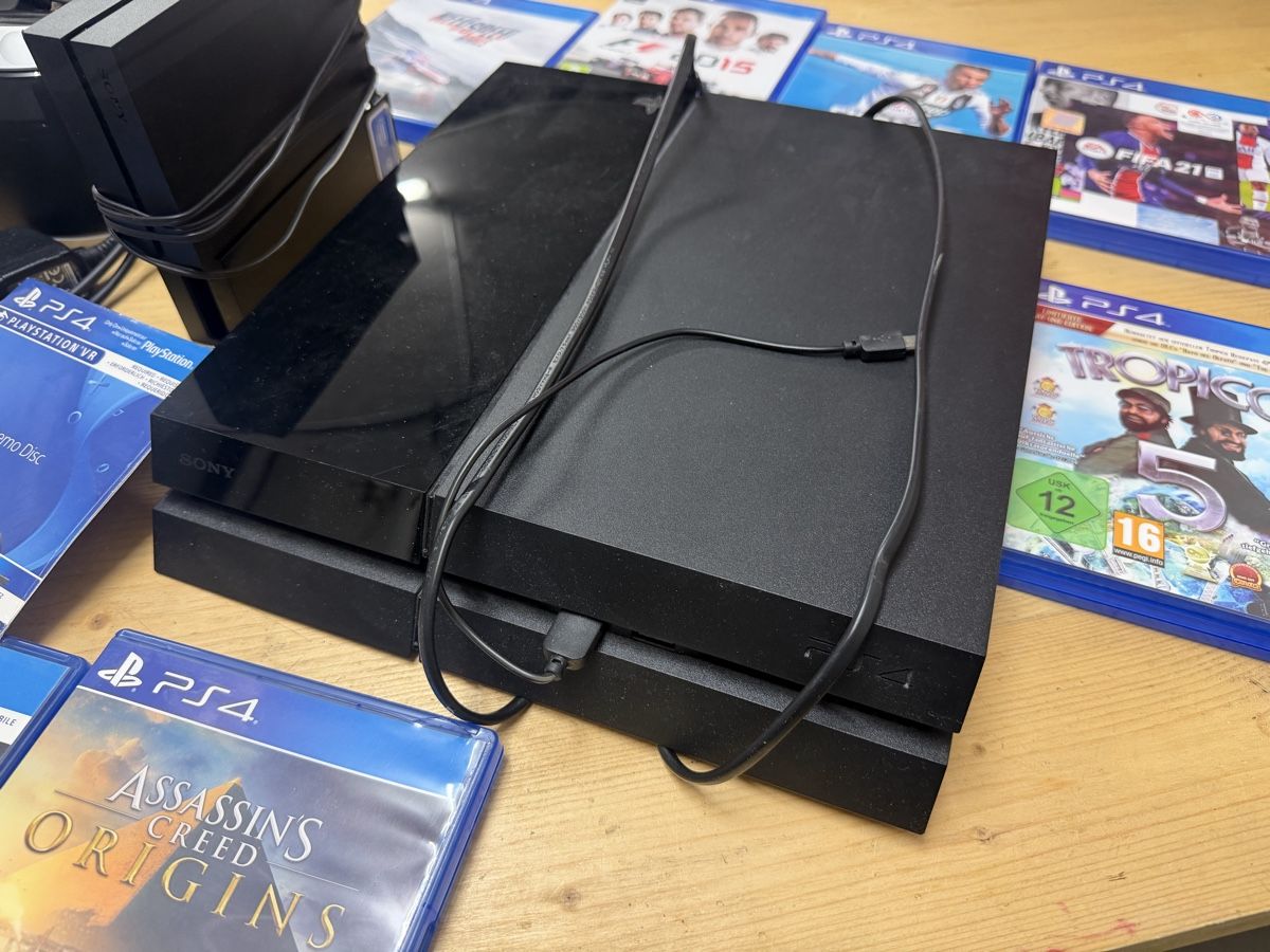 Sony Console: Playstation 4 VR Bundle mit Spielen und Controller  – Usato da Dintikon venduto da Micuzzu 2