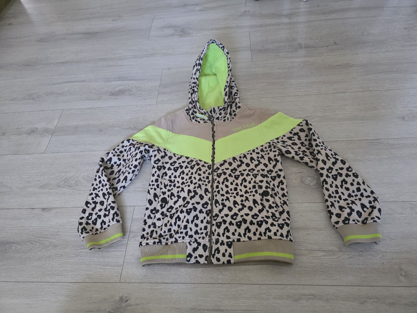 Giacche & Cappotti: Coole Mädchen Softgell WE Jacke mit Leo-Muster, Grösse 134 – Usato da Wigoltingen venduto da Zuckerfee84