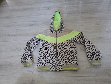 Coole Mädchen Softgell WE Jacke mit Leo-Muster, Grösse 134