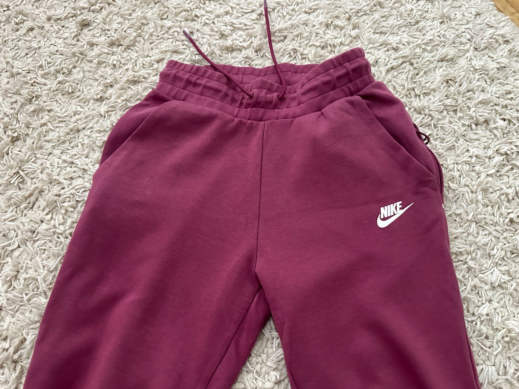 Nike Pantaloni: Nike Hose Gr.XS – Usato da Bern venduto da BrandVilla 2