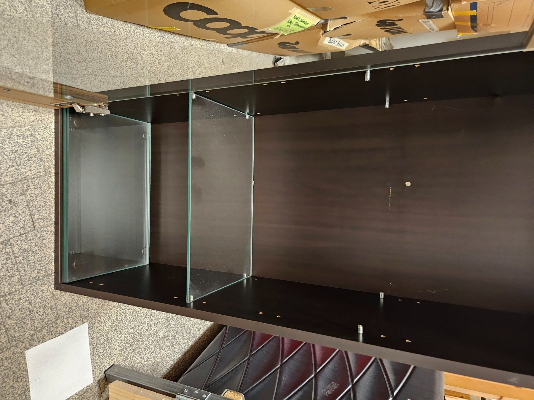 Vitrinen: Holz‑Vitrinenschrank mit Glastür – Gebraucht aus Chur von ric_m57z 1