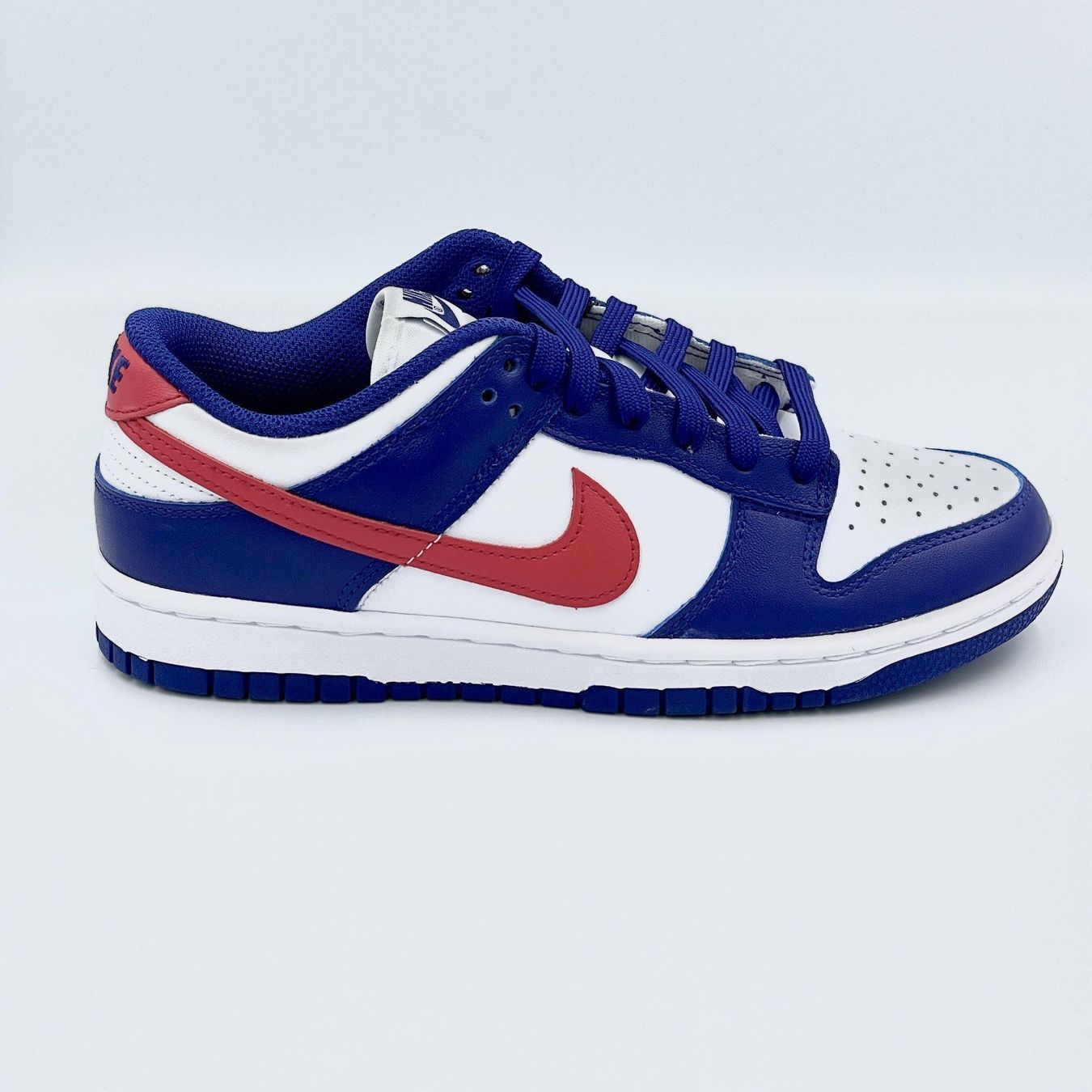 Nike Scarpe da donna: Nike Dunk Low White Blue Red EU 39 – Nuovo e nell'imballaggio originale da Erlinsbach venduto da sasneakers 1