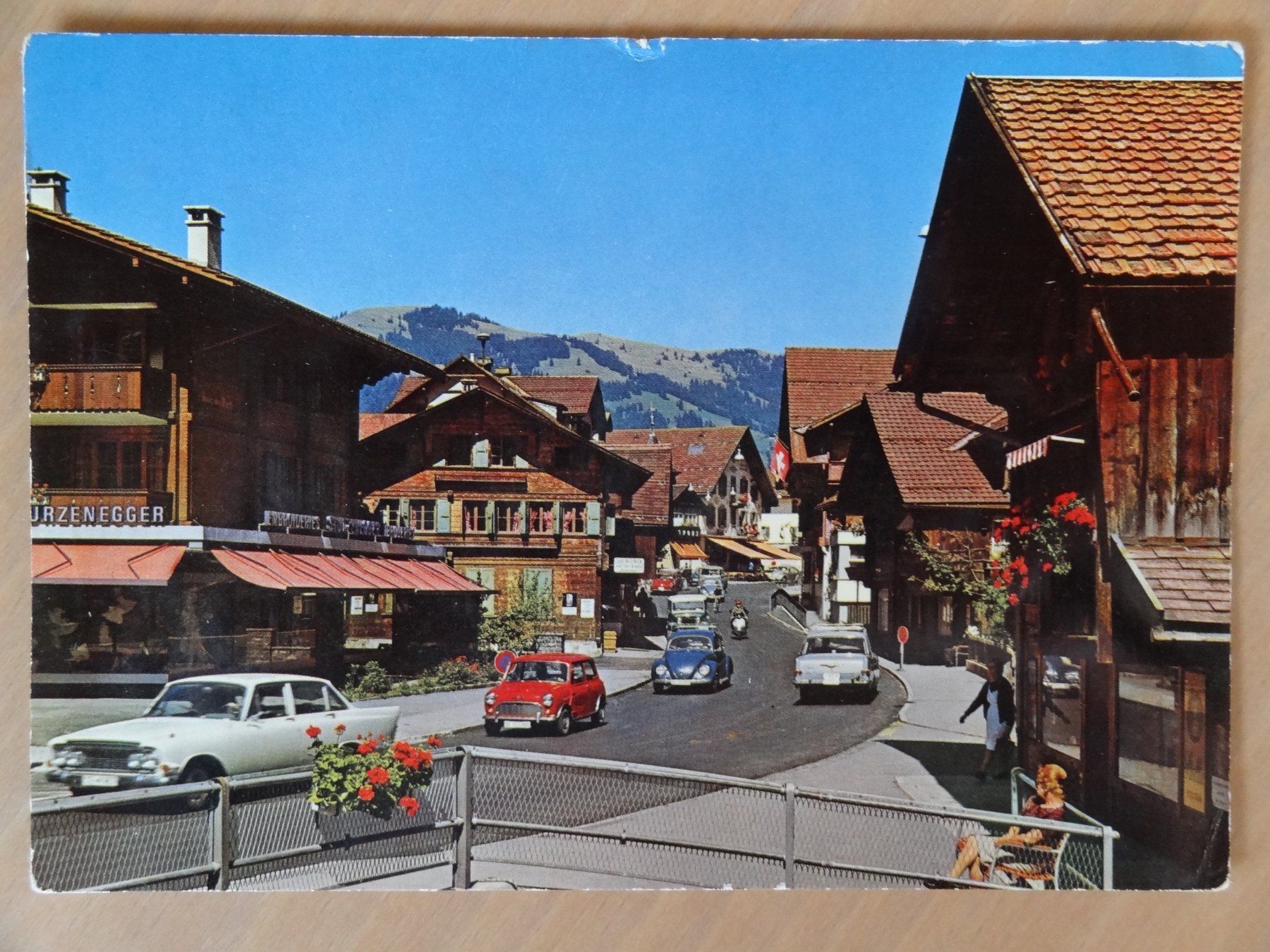 Cartoline postali: Gstaad - Dorfstrasse - année 1965 – Usato da St Léonard venduto da Riglin