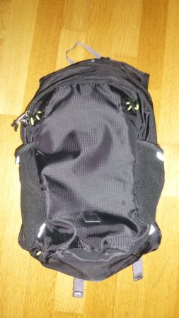 Rucksack schwarz mit Netzrücken und Reflektoren, NEU