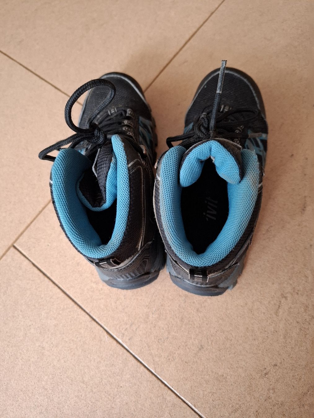Scarpe da uomo: Trekkingschuhe Unisex, Grösse 32 – Usato da Thun venduto da lede 2