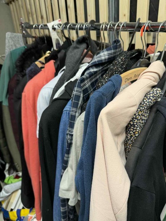 Lotti di vestiti: Grosses Kleiderpaket second hand – Usato da Riehen venduto da edu_92w7 6