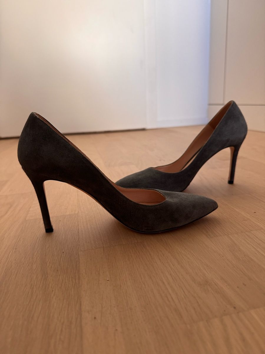 Furla Scarpe da donna: Furla Pumps Size 36 1/2 grey sued – Usato da Dübendorf venduto da ClaraS. 3