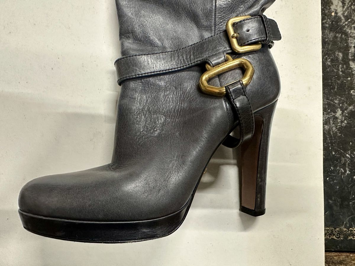 Prada Scarpe da donna: Bottes Prada, cuir souple gris taille 37. – Usato da Genève venduto da Tom6 1