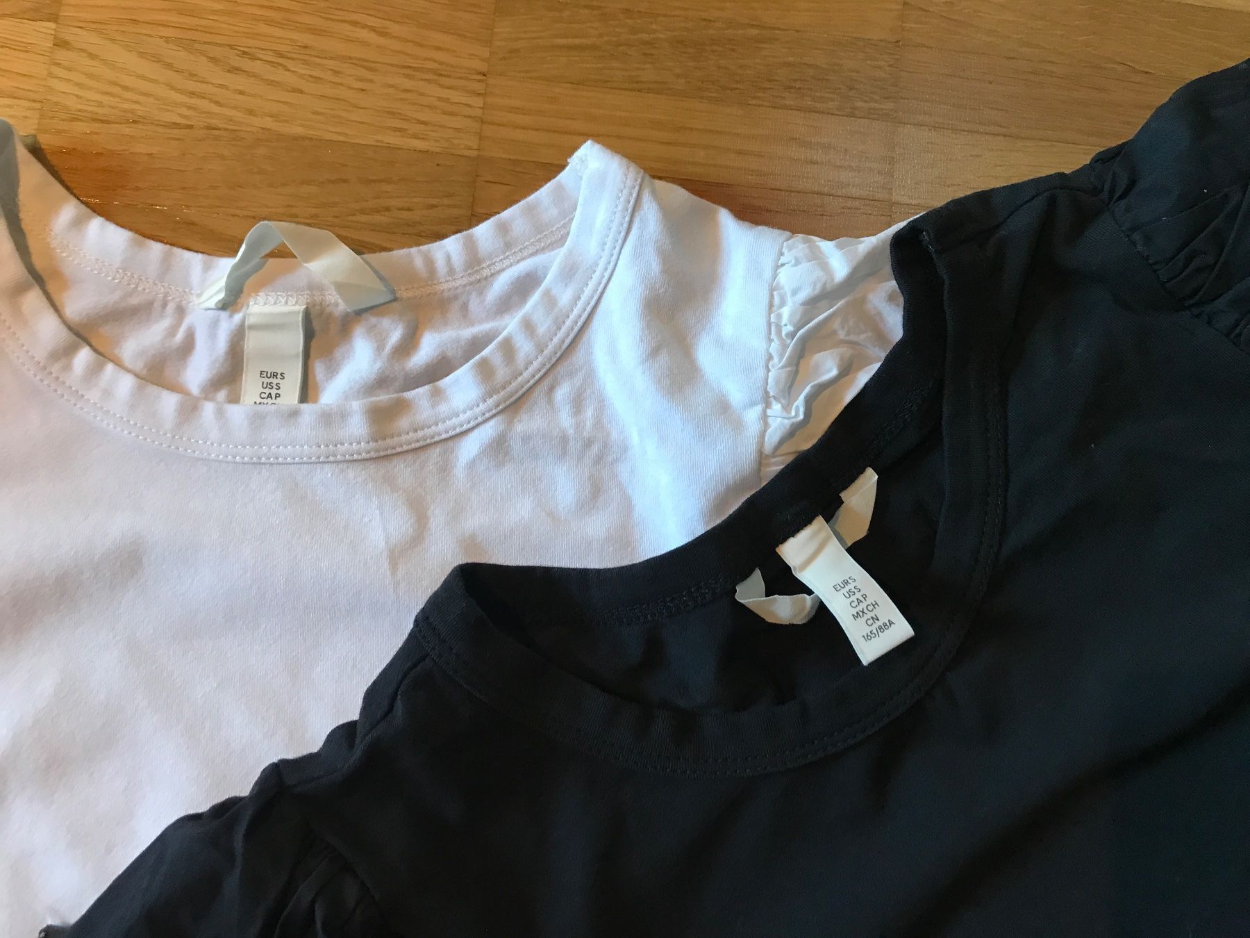 H&M Camicette, T-shirt & Top: 2 T-Shirt Gr S mit Puffärmeln – Usato da St. Margrethen SG venduto da kellenbh 1