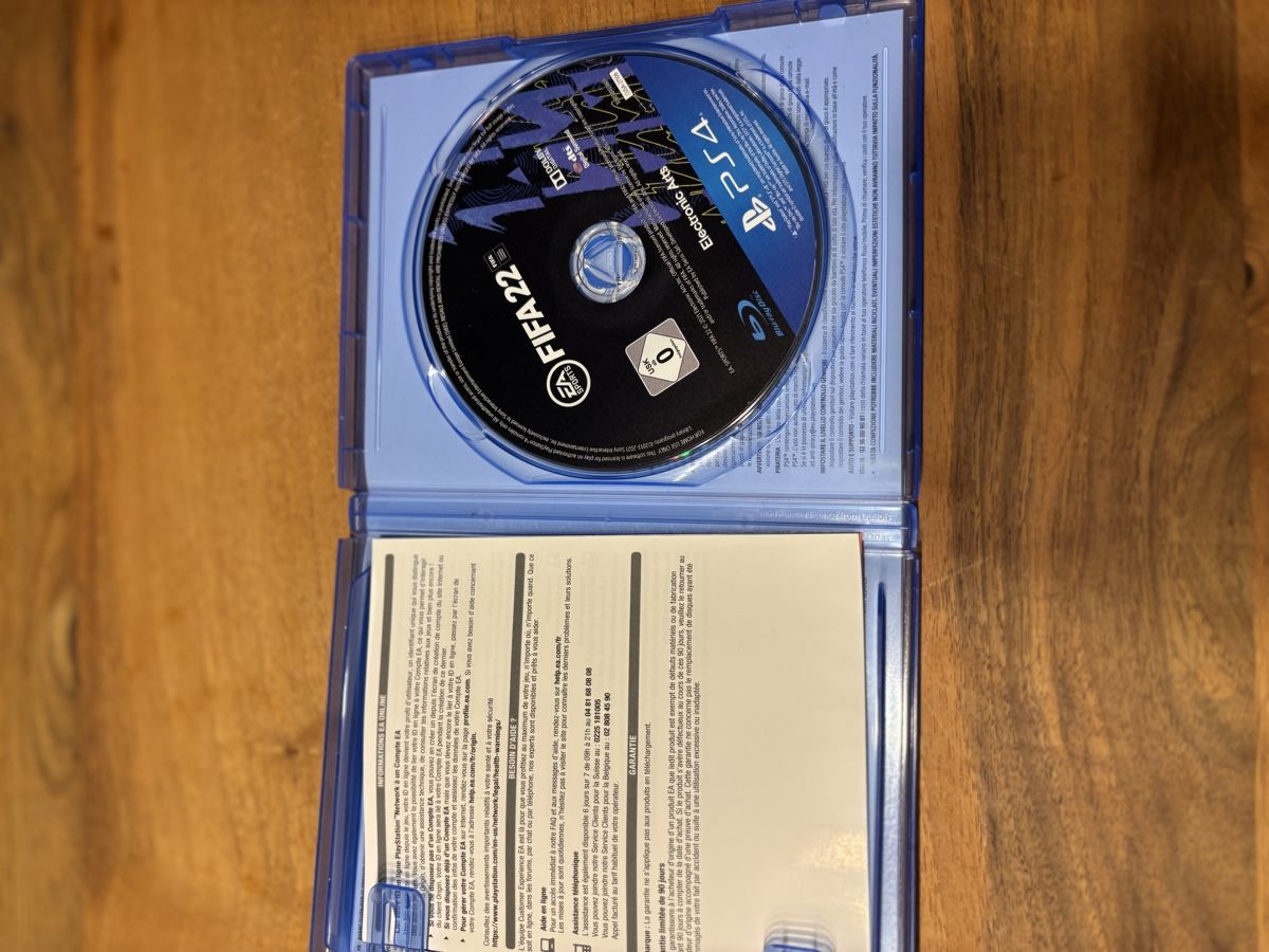 Sony Spiele: FIFA 22 PS4 Spiel gute Zustand – Gebraucht aus meiringen von Vlinder01 1