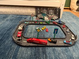 Spielstrasse mit Autos und Verkehrszeichen, Top Zustand!