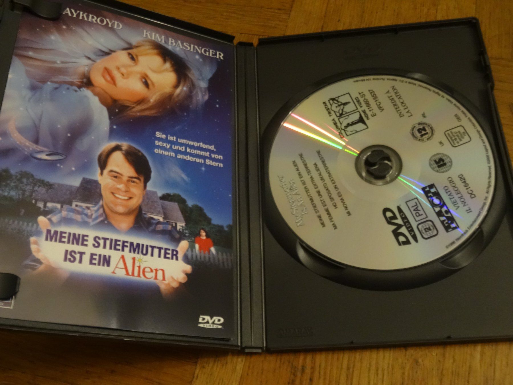 Alle DVDs: DVD Meine Stiefmutter ist ein Alien – Gebraucht aus Olten von Disc-Verkauf 1