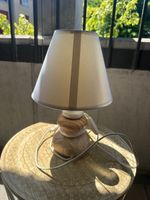 Tischlampe Holz weiss Lampenschirm Beige guter Zustand
