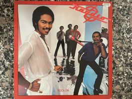S1821/Raydio – Rock On