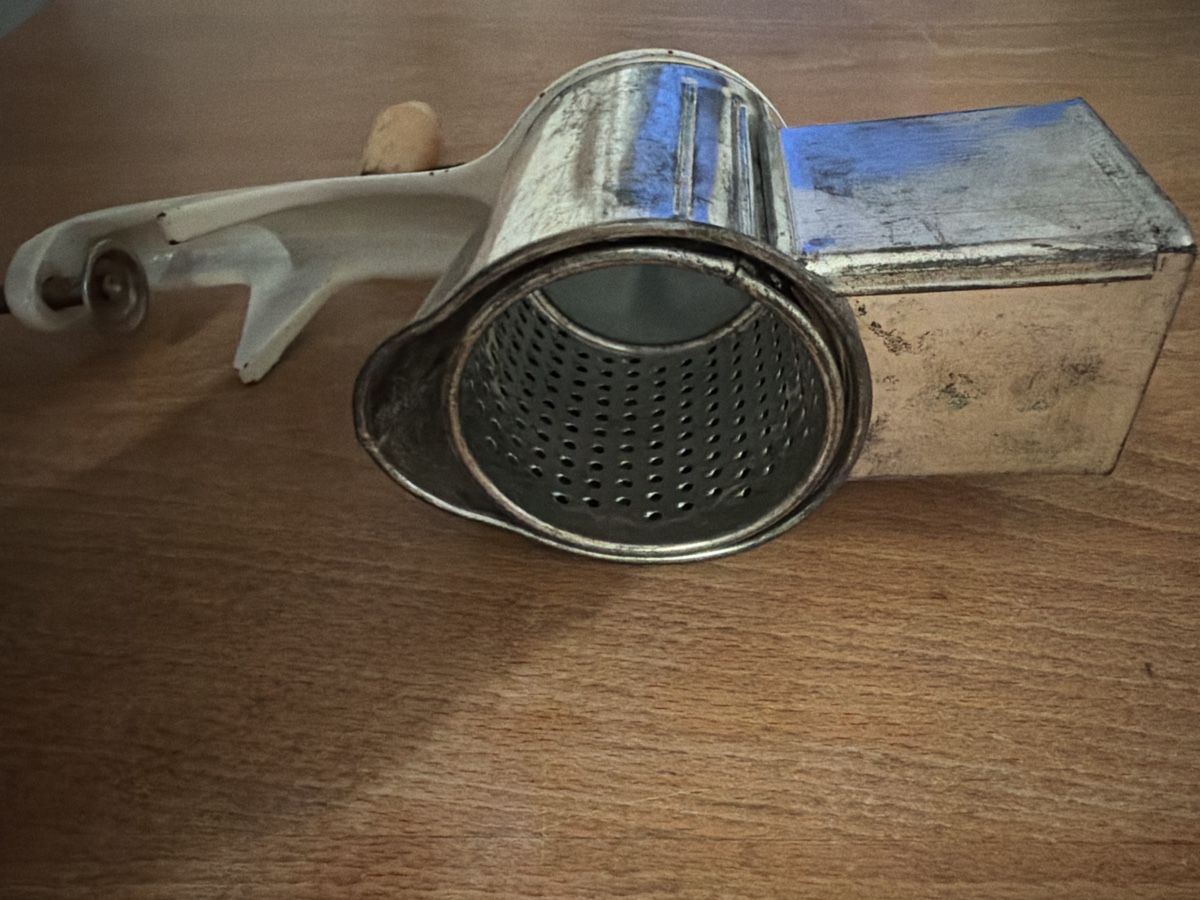 Elettrodomestici da cucina: Antike Käsereibe – Usato da Birsfelden venduto da Haex 2