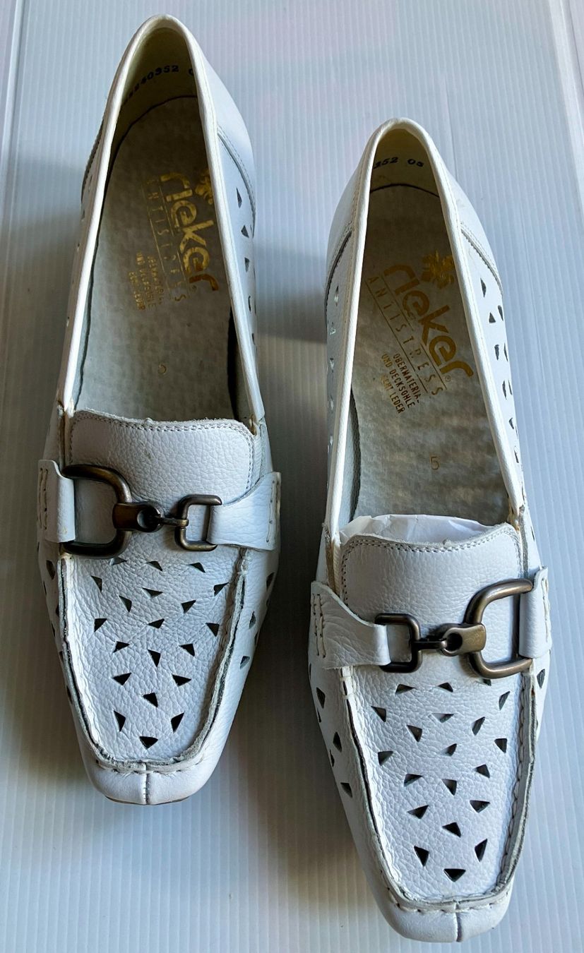 Rieker Scarpe da donna: Chaussures Rieker blanches élégantes, pointure 38 – Usato da Chêne-Bougeries venduto da Vintage-Era 1