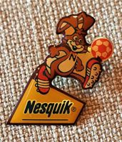 M347 - Pin Nestle Nesquik Fussball Hase