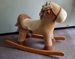 Cheval à bascule en peluche état neuf