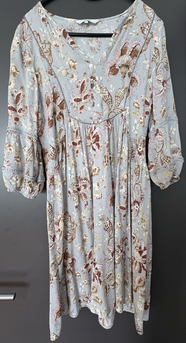 Kleider: Sommerliches Kleid mit Blumenmuster – Neu (gemäss Beschreibung) aus Embrach von ale_v5qn