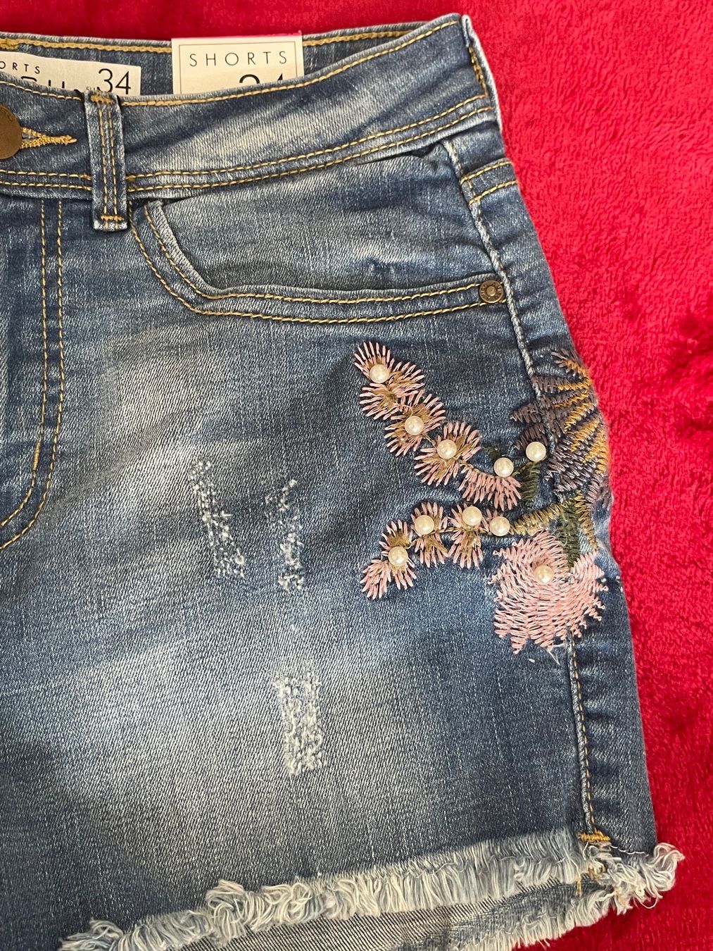 Jeans: Kurze Hose Jeans mit Blumen – Nuovo (secondo la descrizione) da Basel venduto da 1moonstar 3