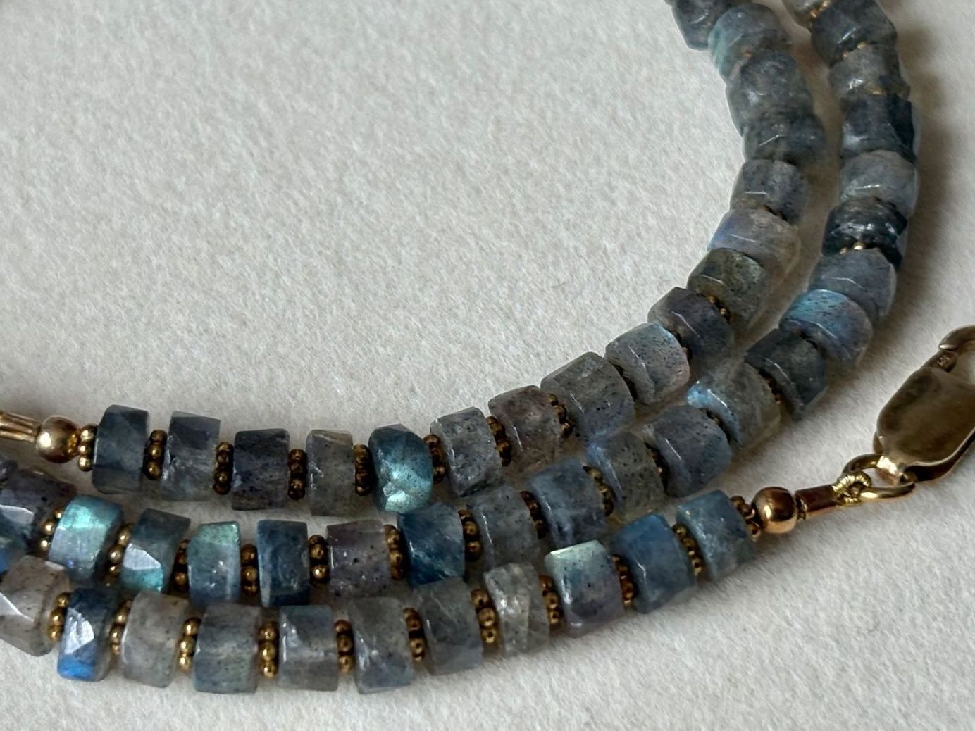 Catenine: Collier mit Labradorit, NEU, 48 cm – Nuovo (secondo la descrizione) da Brugg AG venduto da lau_9rvy