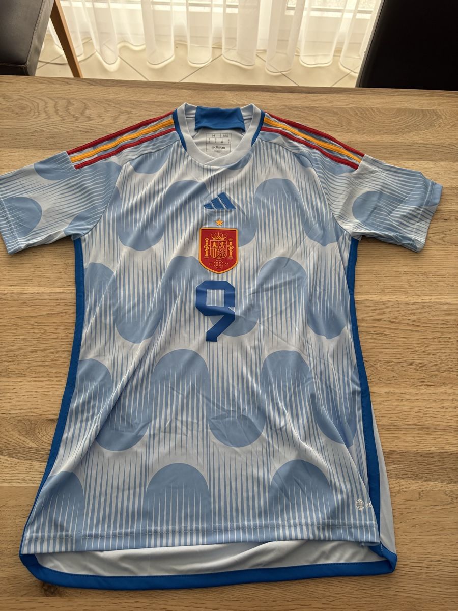 Adidas Maillots de corps & Pantalons: Spanien Trikot WM 2022 – D'occasion à Domat/Ems par tim_lq6b